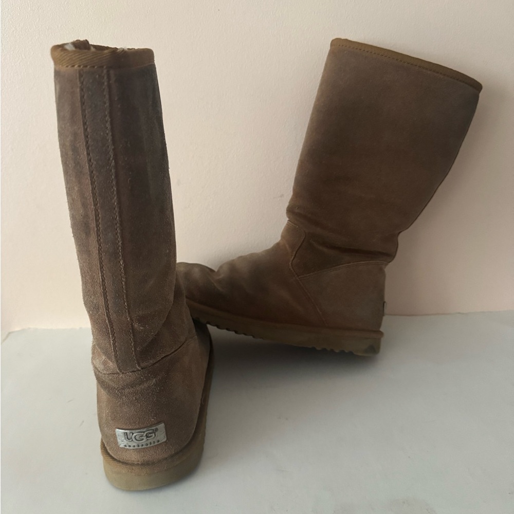 UGG real shearling suede leather Winter Boots with Side Zipper. Size: 8